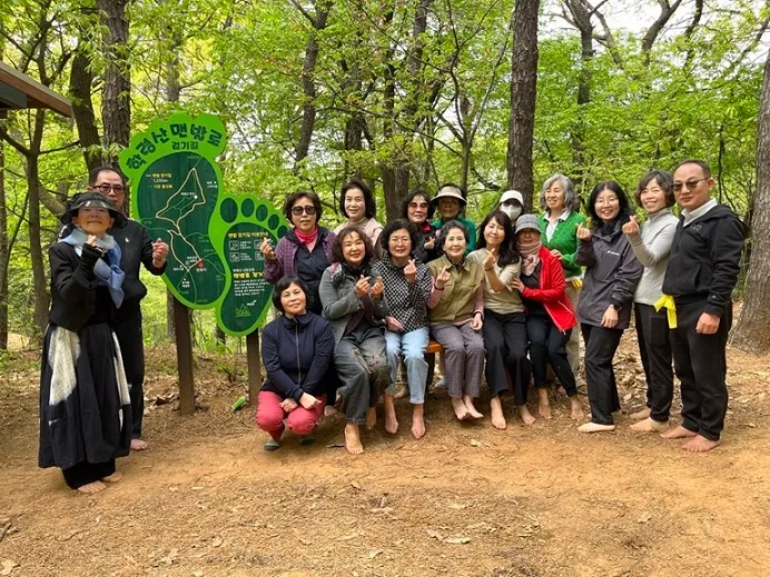 학령산 산림공원에서 ‘맨발체조 걷기’ 운영