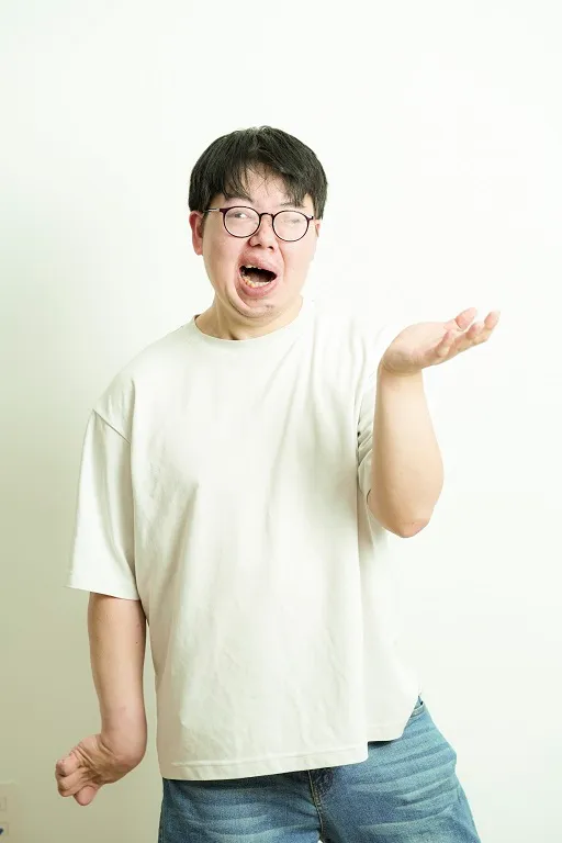 <인터뷰>-“웃음으로 편견을 넘다” ...파주 청년 코미디언 한기명의 유쾌한 도전