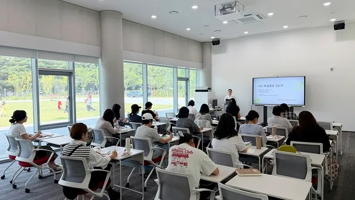 문산도서관 ‘일상 수집가의 에세이 쓰기’ 강좌와 독서모임 ‘오독오독’ 동시 운영