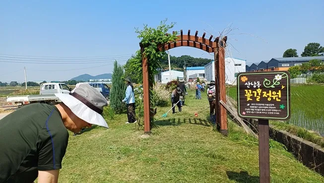 교하 산남동  ‘꽃과 쉼 있는 마을 정원’ 구슬땀 정비