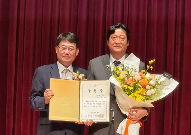 파주시선관위, 6.3지방선거 당선증 교부식 가져