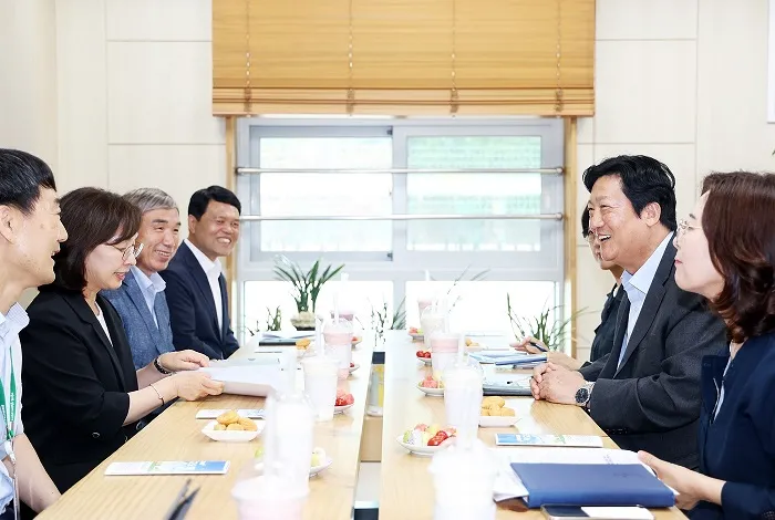 손배찬 파주시장, 취임 후 첫 현장 방문으로 교육 현장 찾아