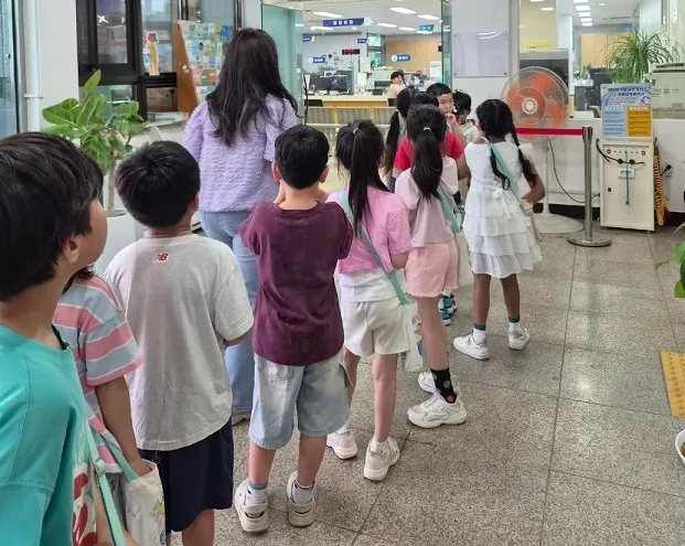 신산초 1학년, 직접 만든 표현 카드 기부