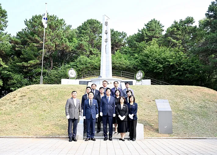 60년째 사유지에 방치된 파주 현충탑… 이전·부지 활용 논쟁 ‘가열’