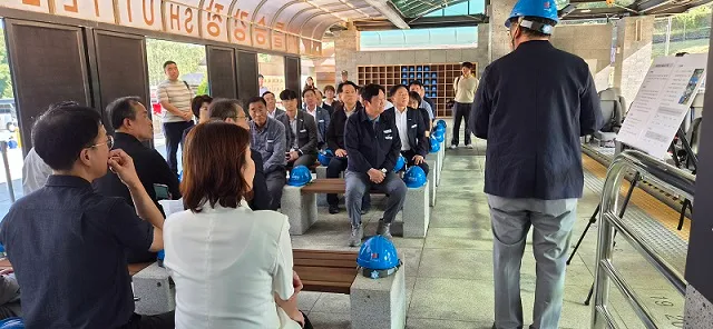 DMZ 평화관광 셔틀승강기 교체… 파주시, 신규 차량 ‘이음1635’ 시승식 개최