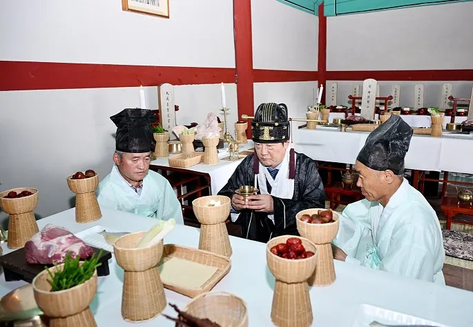 파주향교 추계 석전대제 봉행, 파주시장 초헌관으로 참석