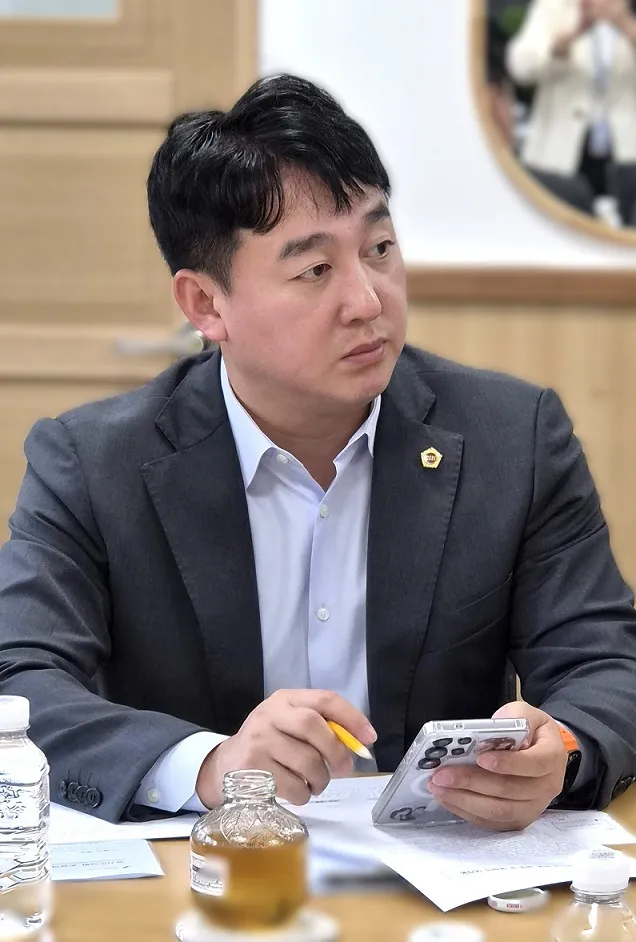 손성익 도의원, 파주 신도시 과밀학급 학교 현장 순회… “예산 지원 모색”