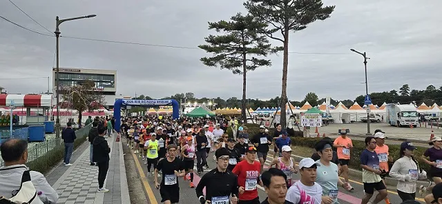 with 파주개성인삼축제, 임진각에서 건강과 화합 레이스 펼쳐