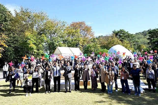 <기획>-해외입양인 350여 명의 가슴 뭉클한 귀향… 엄마품동산서 특별한 만남